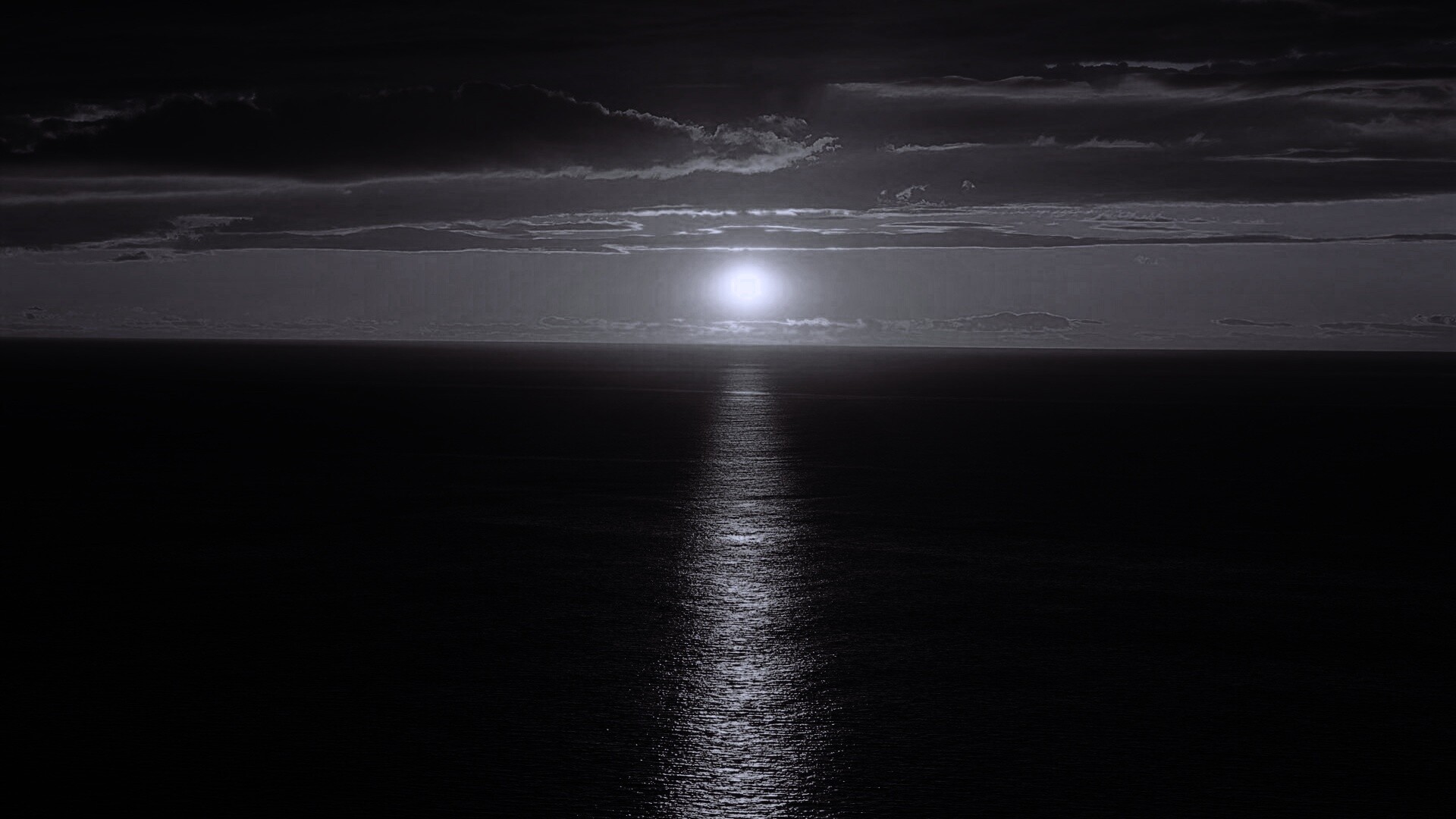 Закат и его отражение в море обои