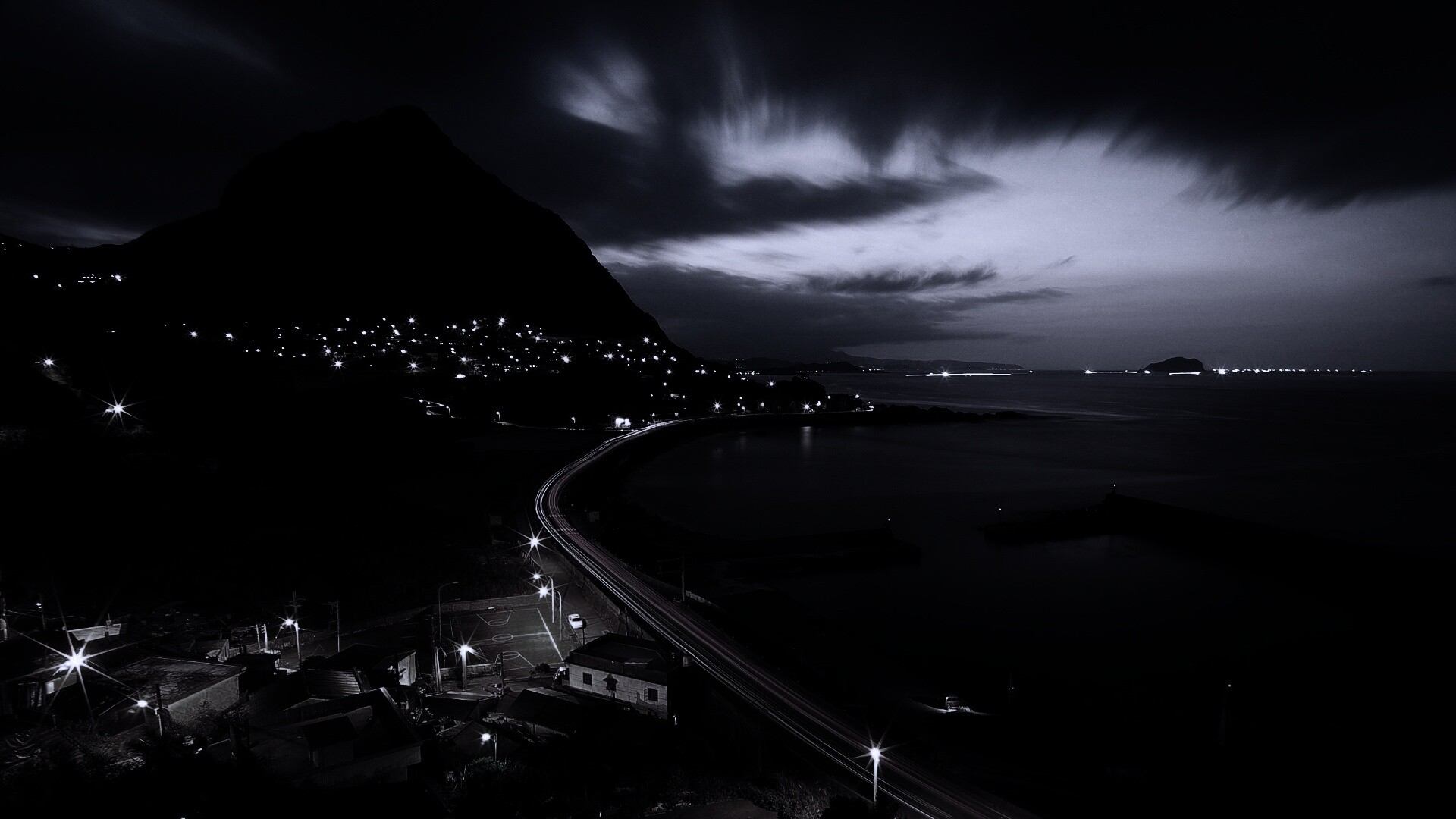 Городок у моря обои