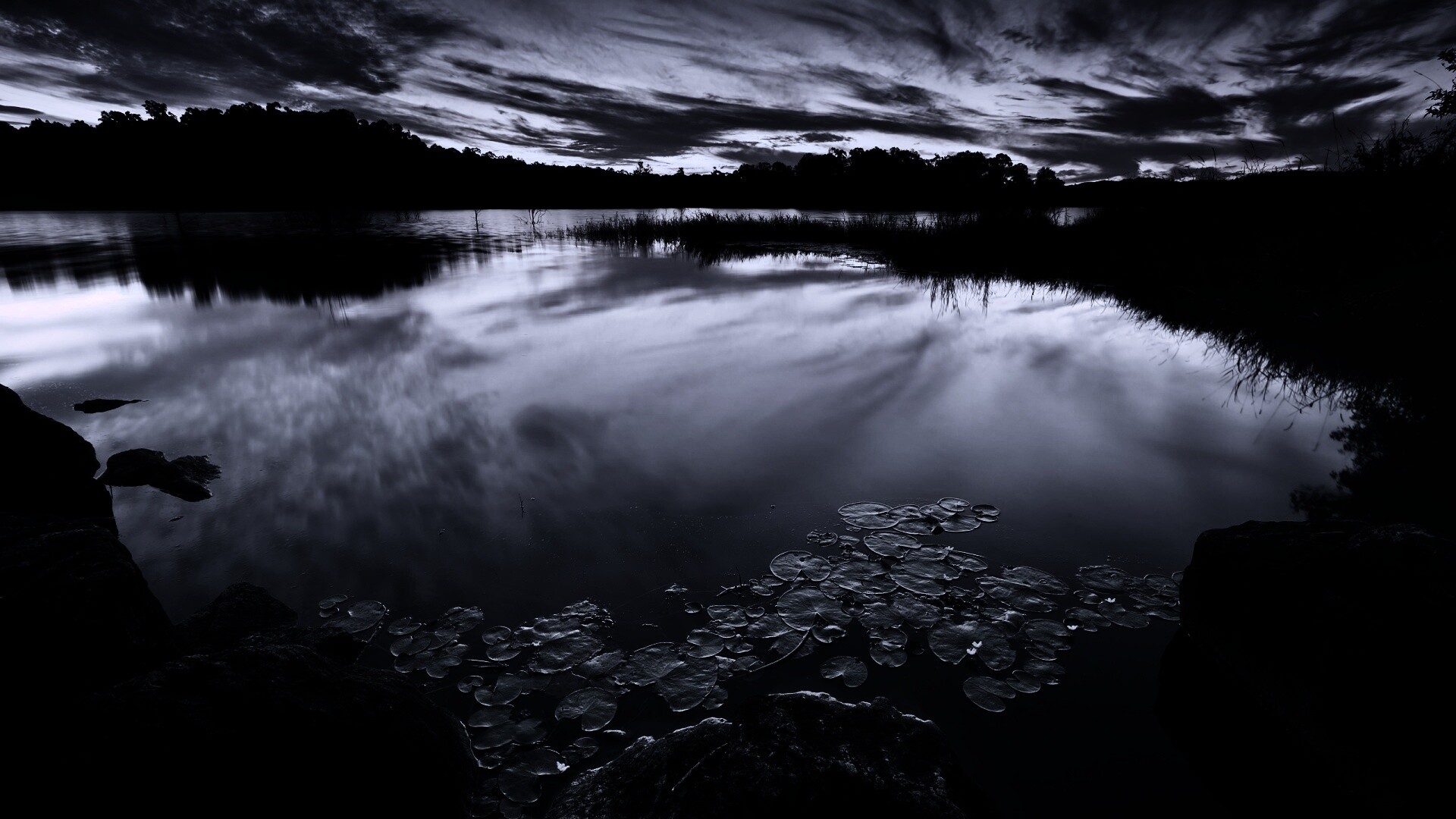 Озеро поздним вечером обои