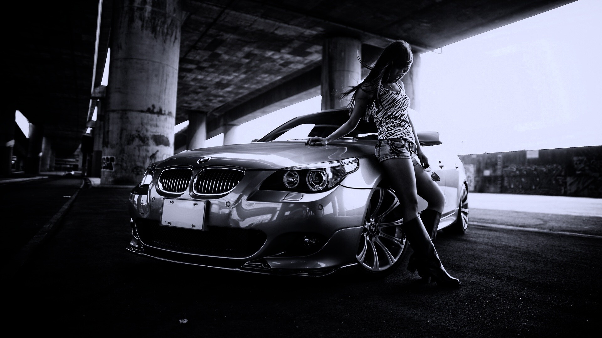 Девушка у BMW обои