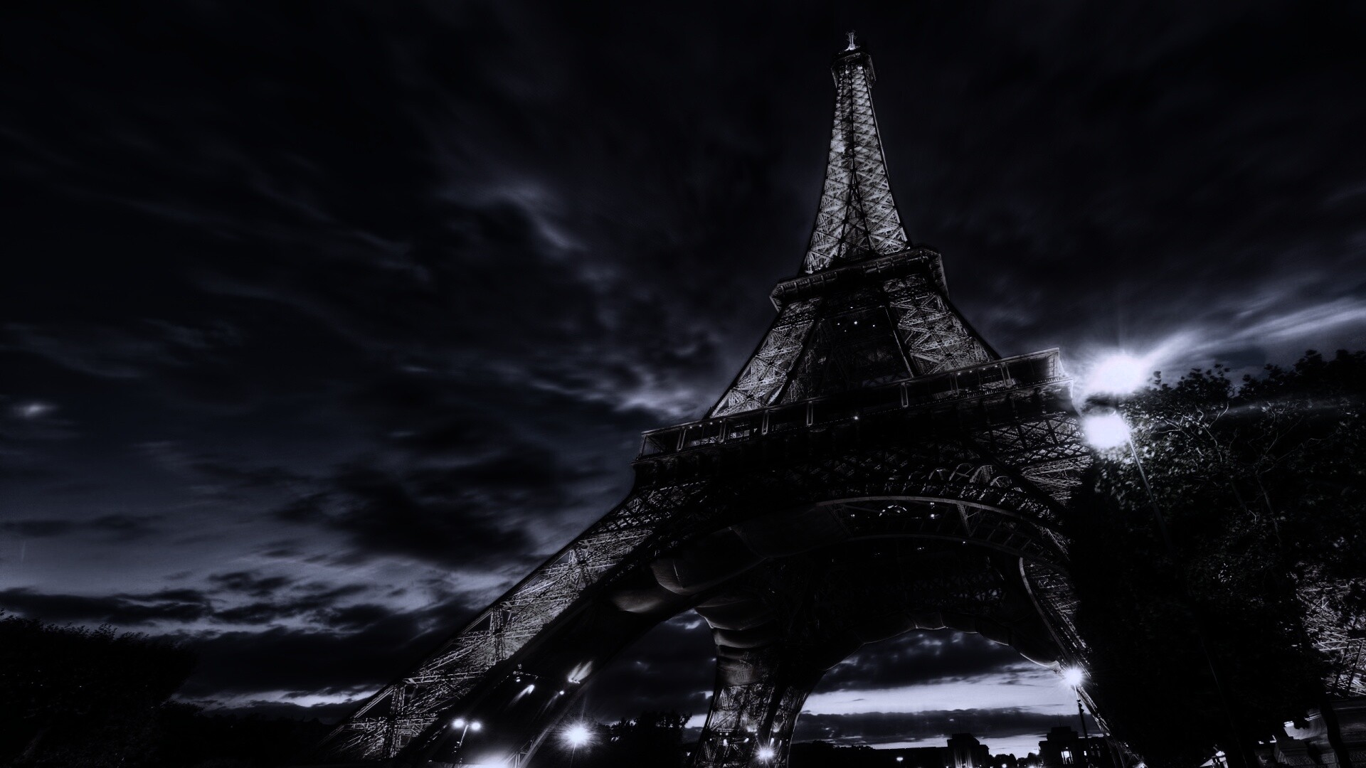 Вид снизу на Эйфелеву башню обои