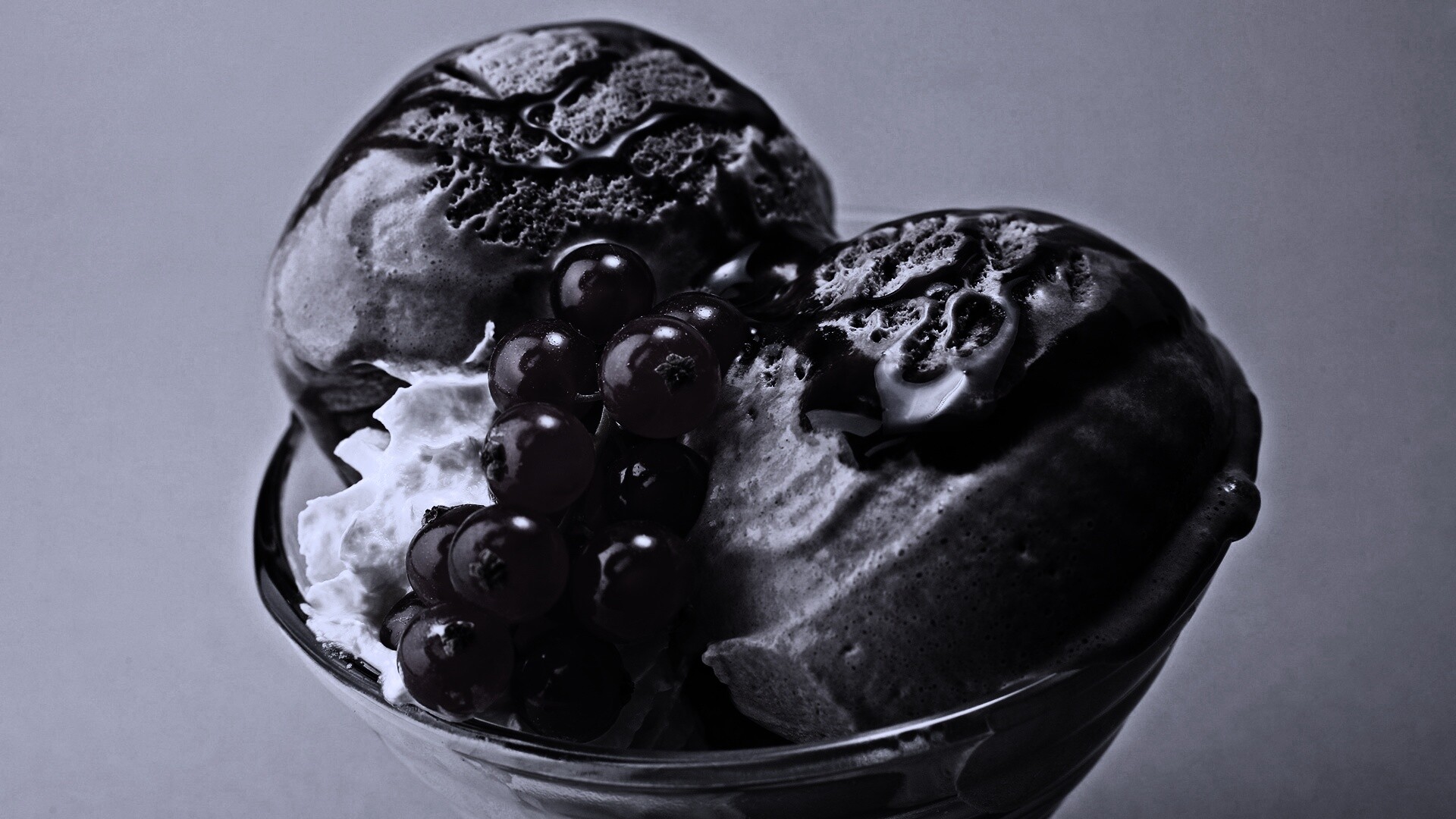 Шоколадное мороженое со смородинкой обои