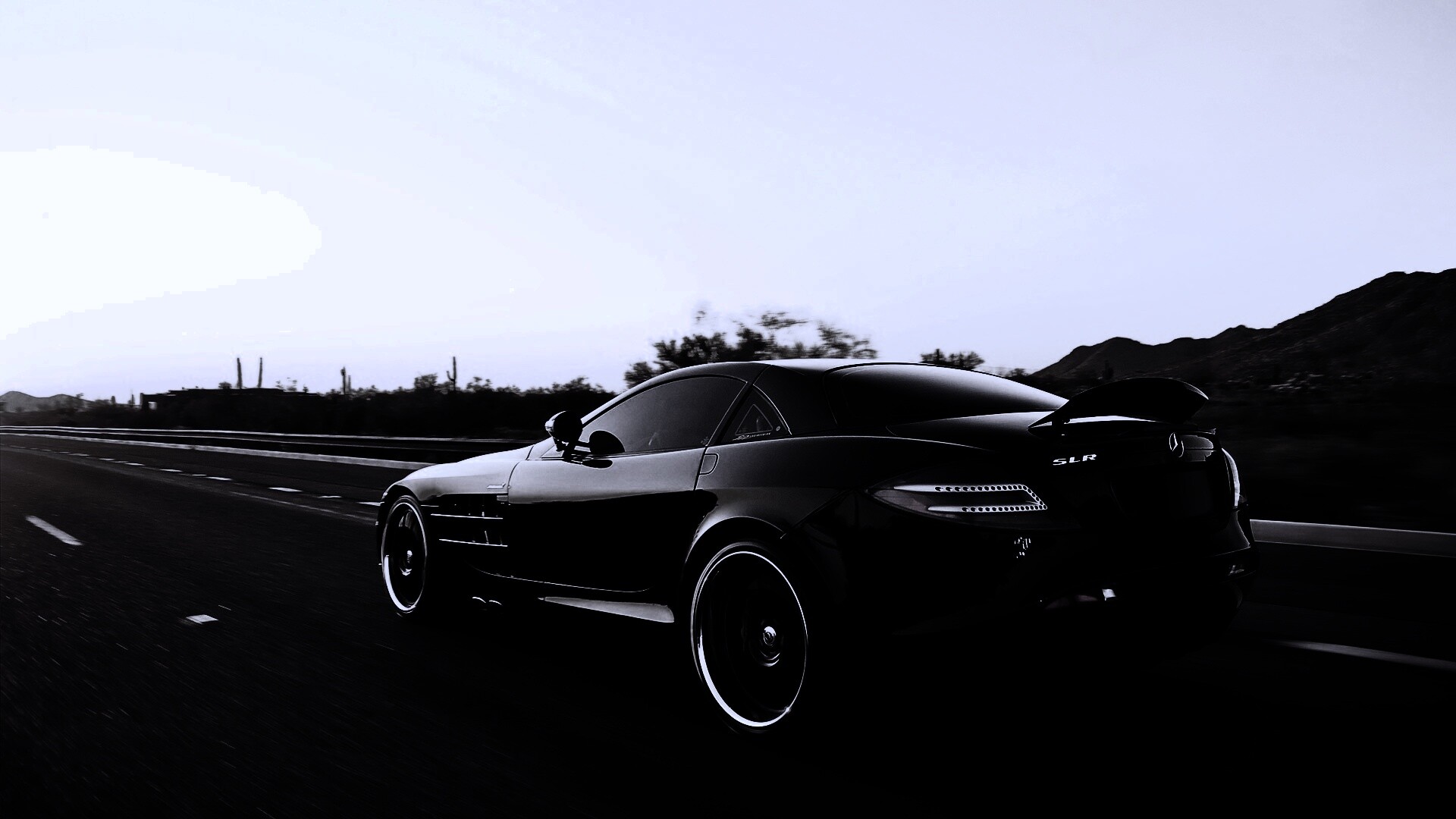 Черный автомобиль уезжает в закат обои