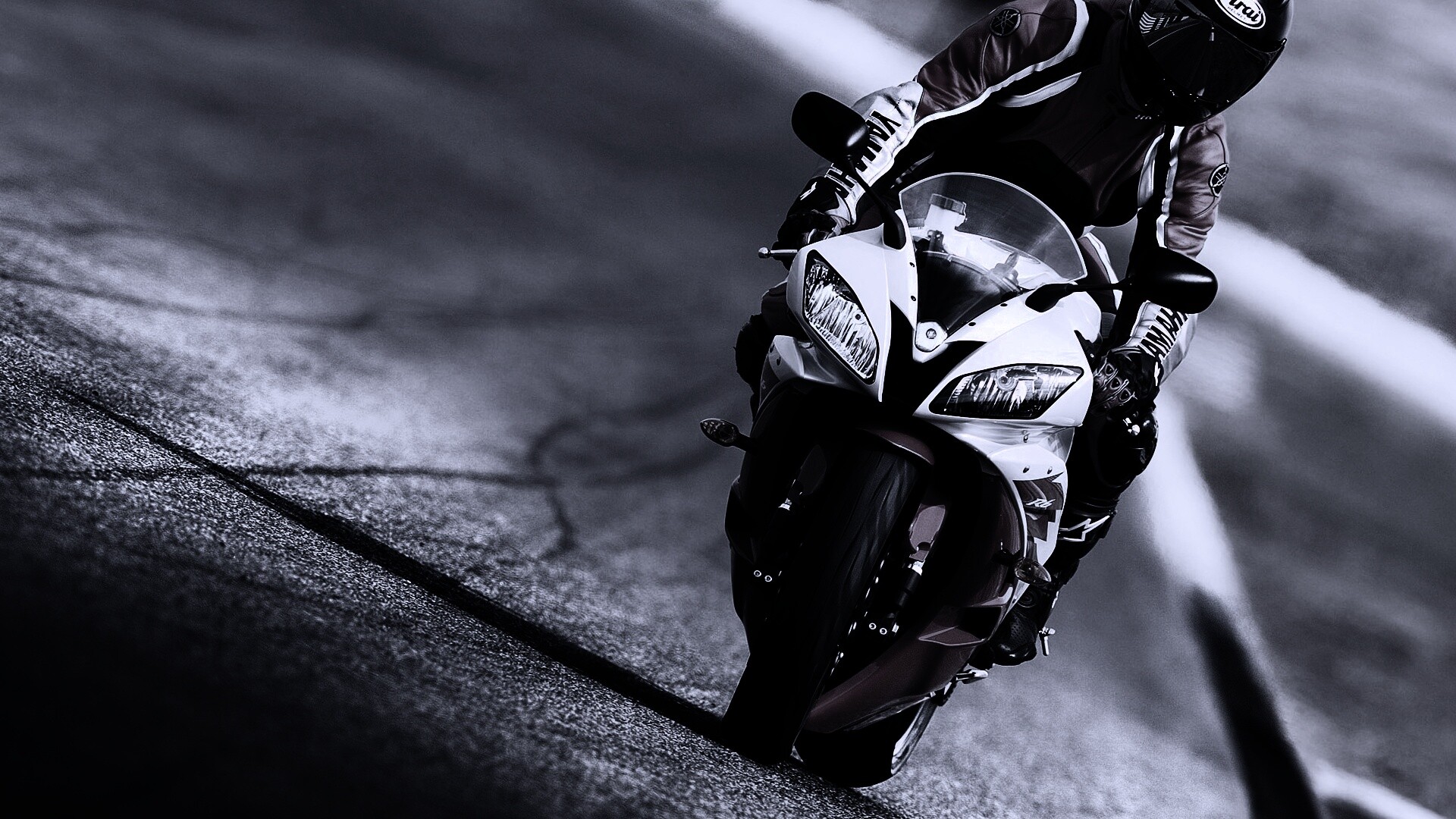 Мотоциклист на спортбайке обои