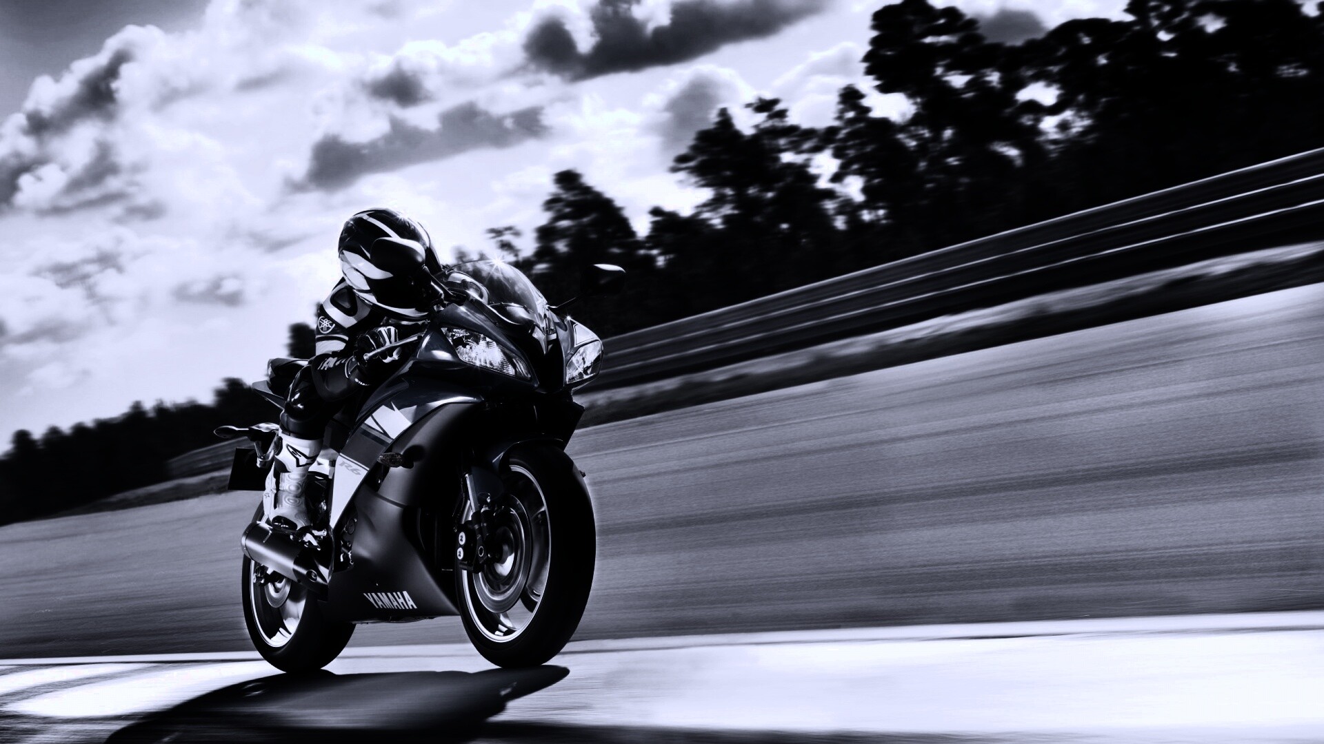 Мотоциклист на треке обои