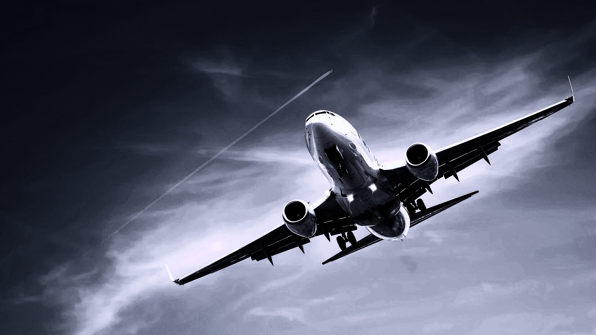 Лайнер в небе обои