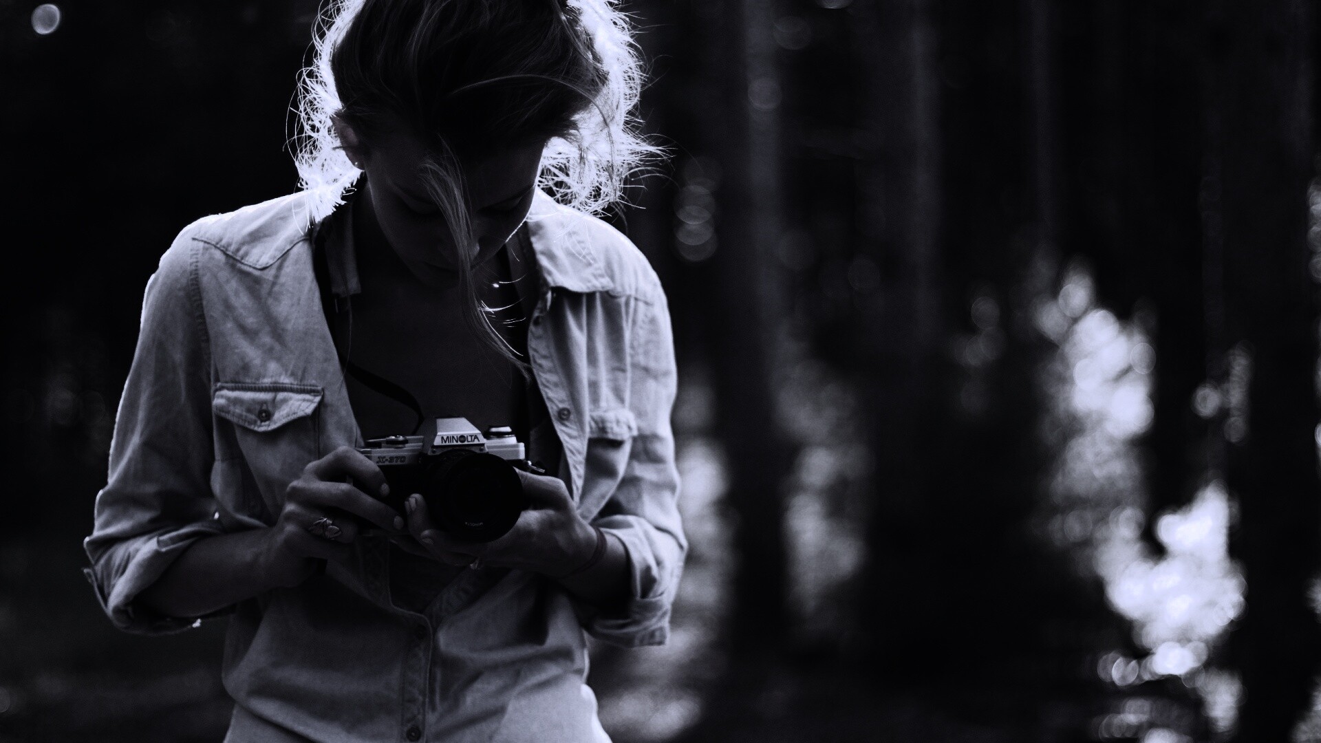 Девушка-фотограф обои