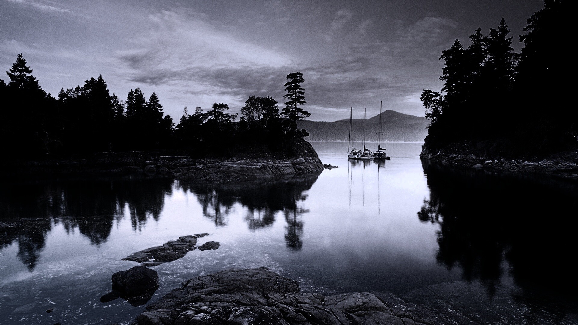 Яхты в заливе обои