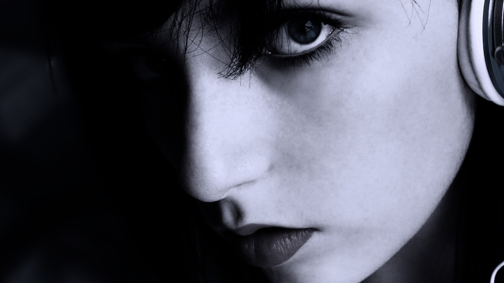 Наушники и девушка обои