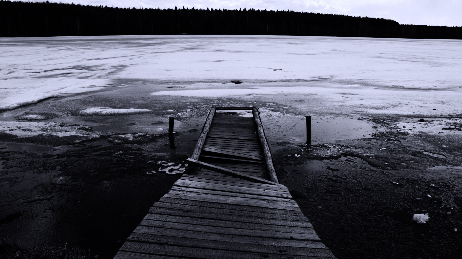 Пирс на замерзшем озере обои