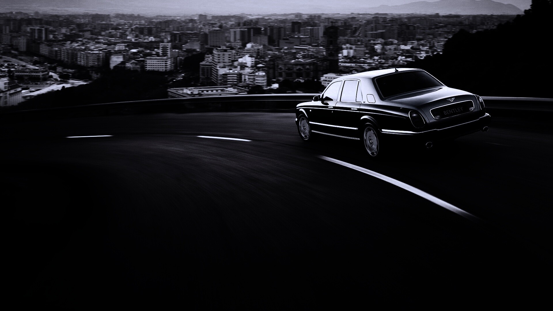 Черный Бентли на повороте обои