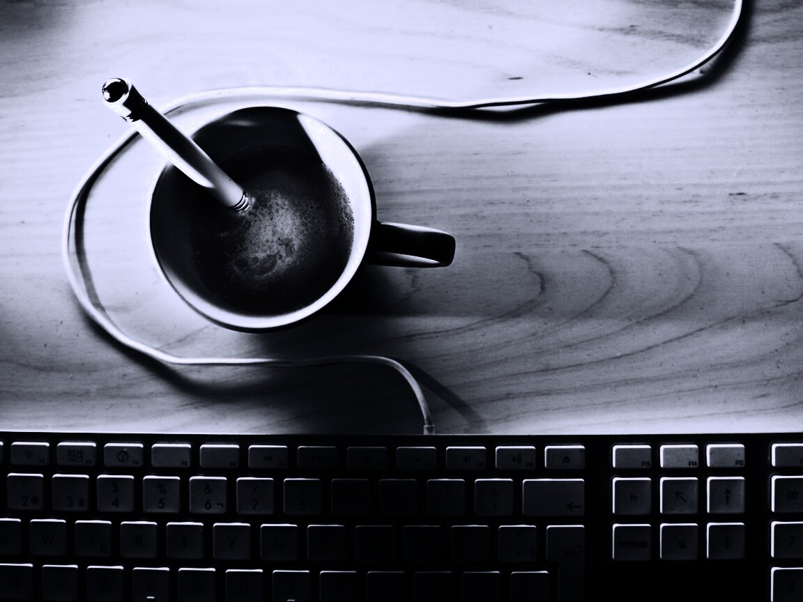 Ручка в кофе обои