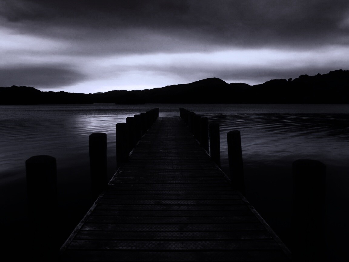 Деревянный причал на озере обои