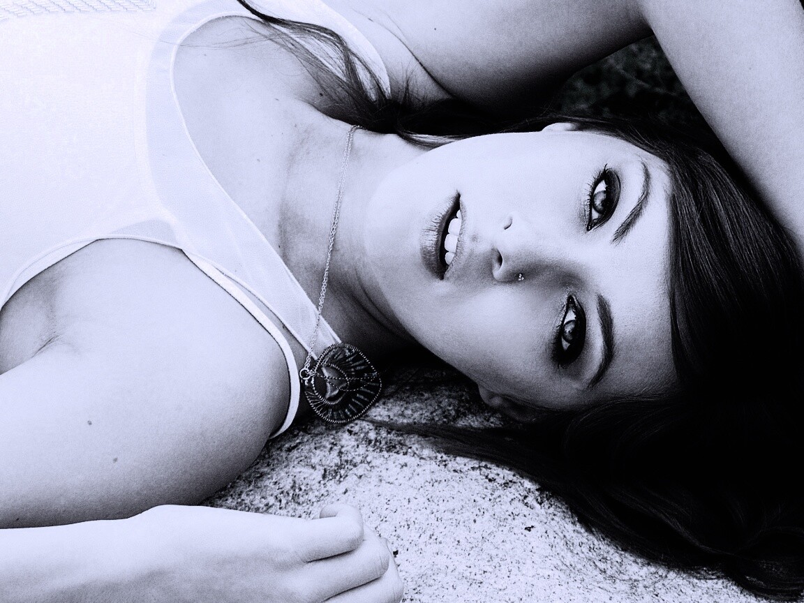 Глаза цвета моря обои