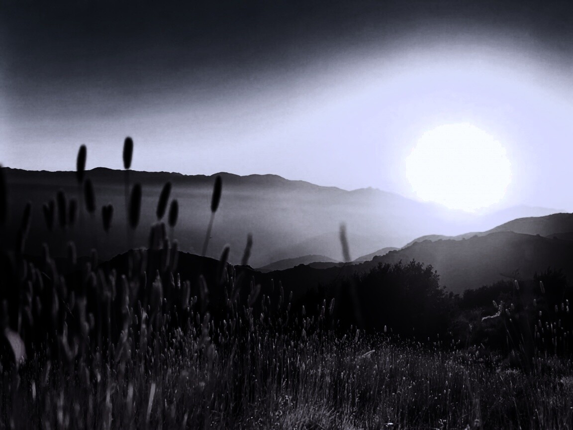 Восход над холмами обои