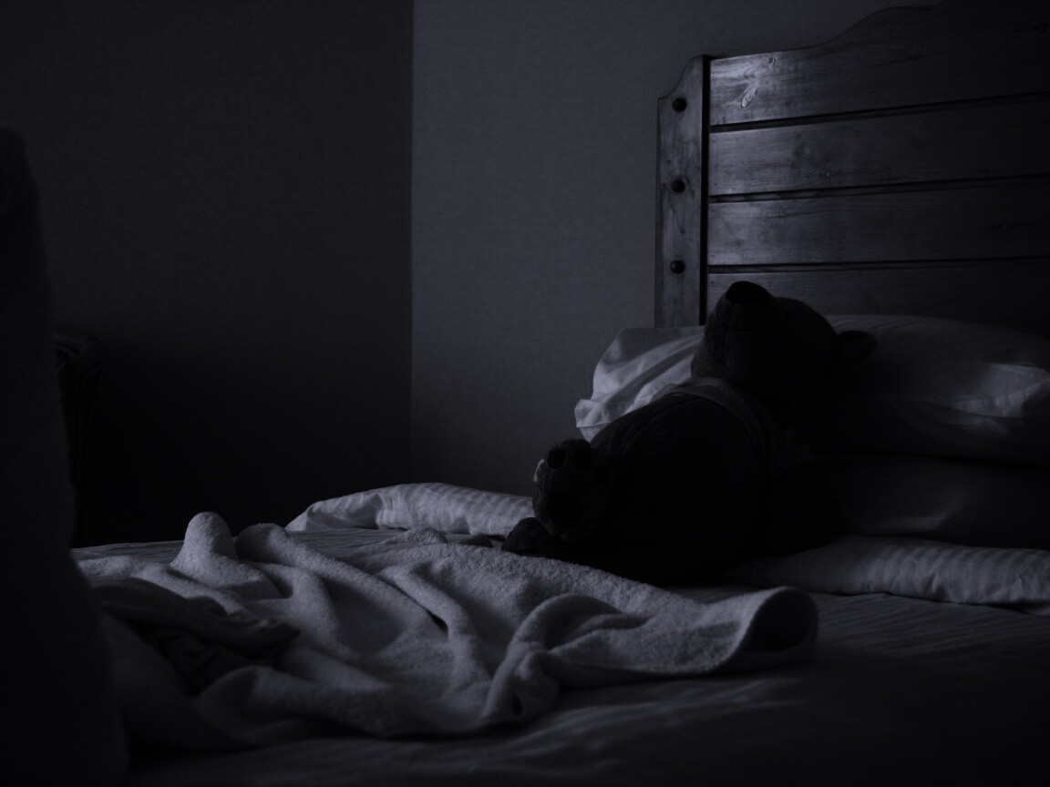 Медвежонок в постели обои