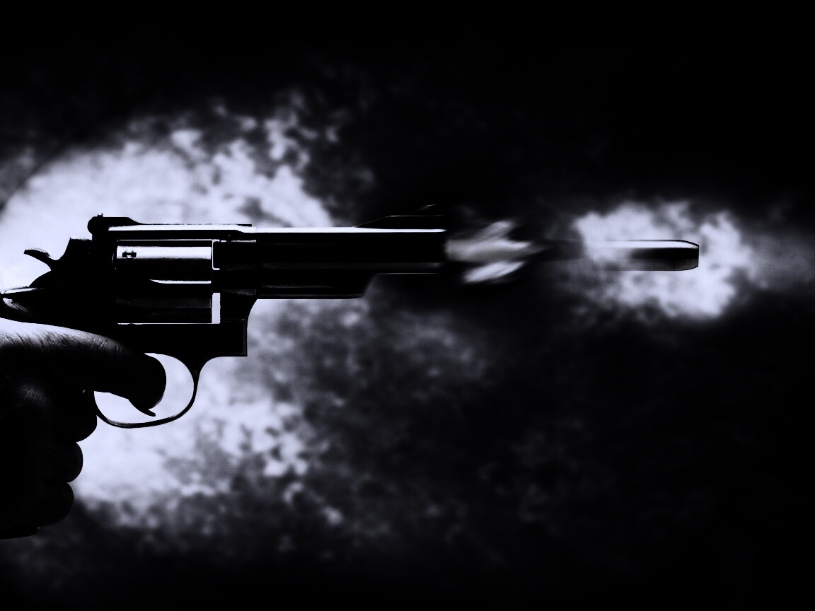 Выстрел из револьвера обои