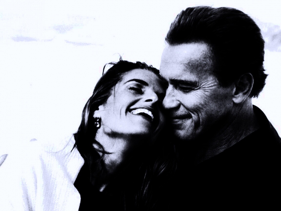 Арнольд Шварцнегер с девушкой обои