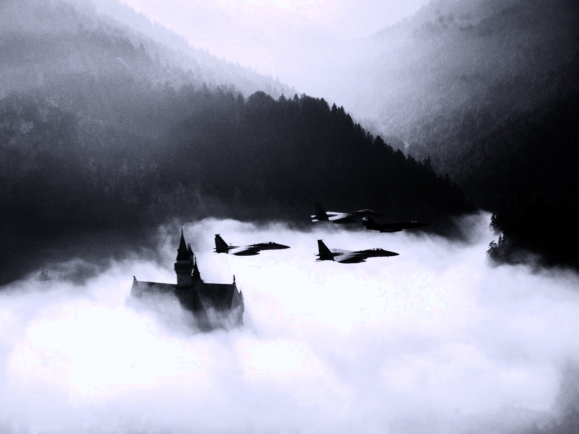 Истребители над замком обои