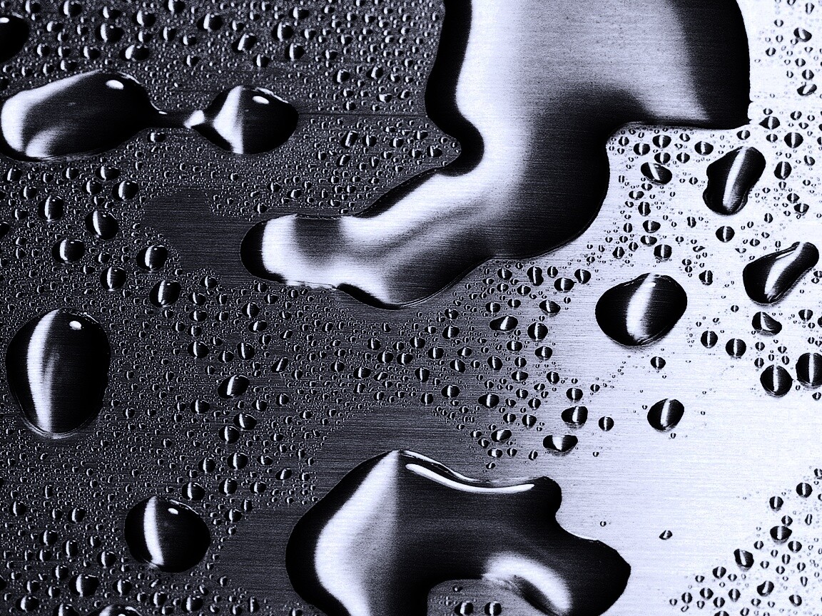 Вода на металлической поверхности обои