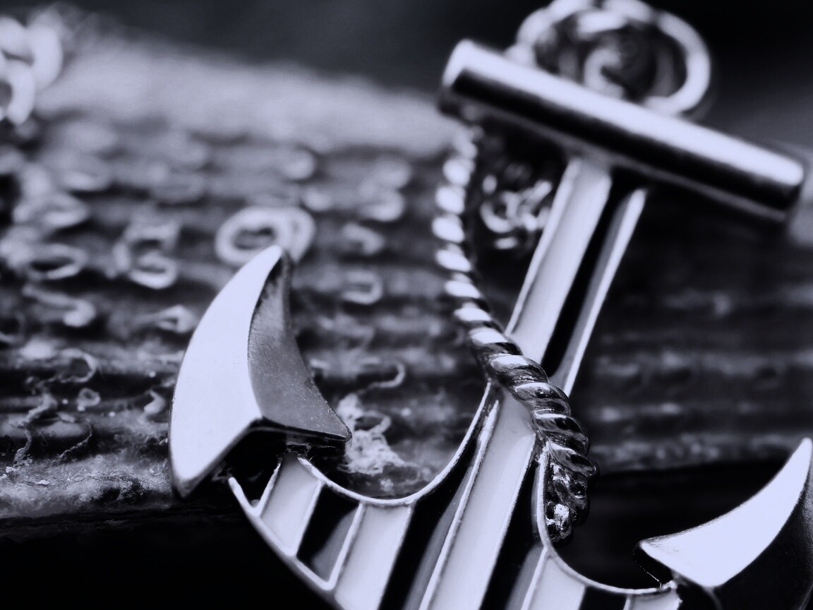 Кулон в виде якоря обои