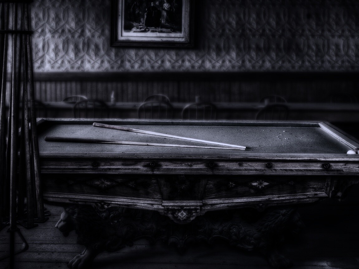 Старинный бильярдный стол обои