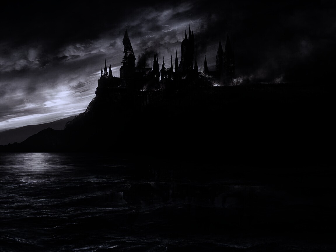 Хогвартс охваченный пламенем обои