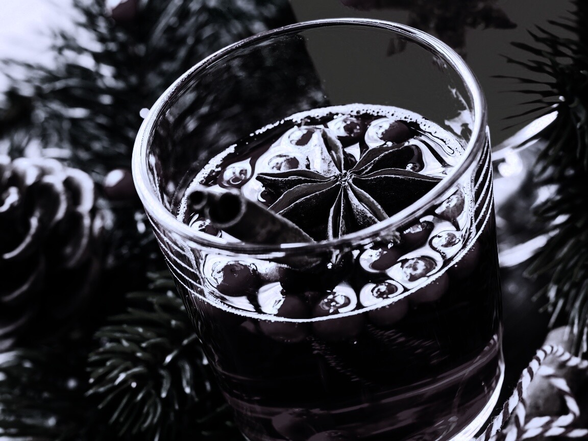 Глинтвейн с палочкой корицы обои