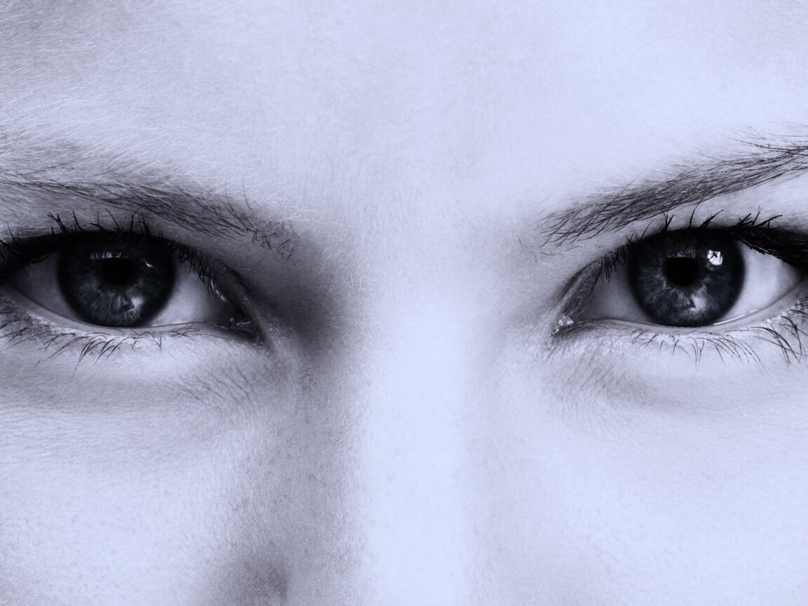 Она смотрит на тебя обои