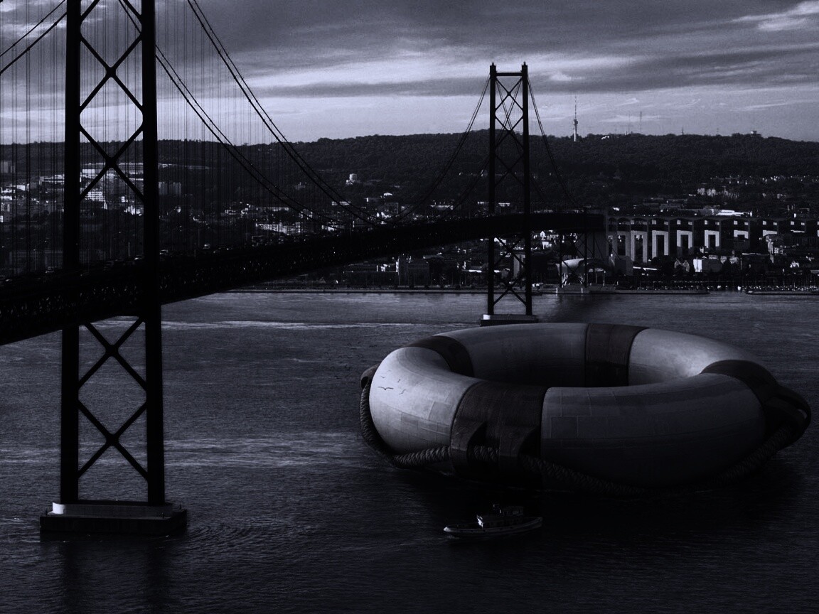 Огромный спасательный круг обои