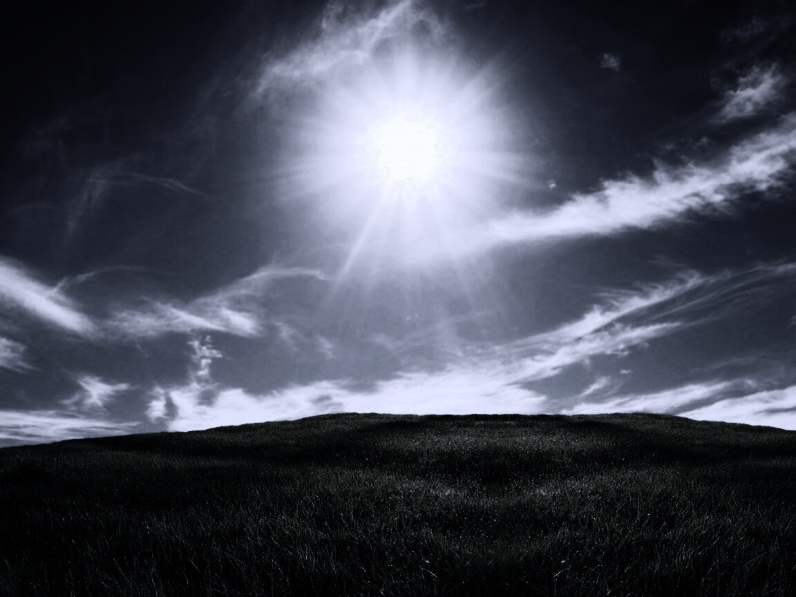 Солнце над холмом обои