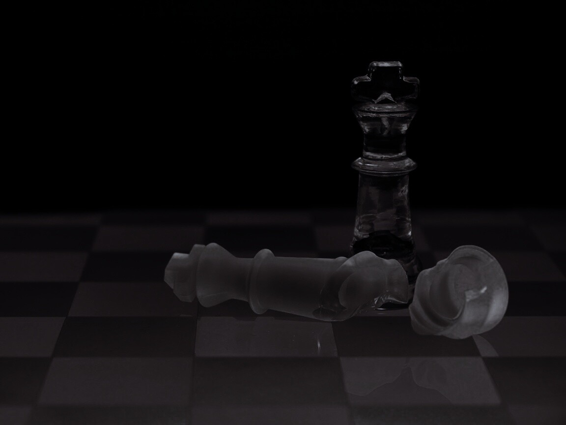 Две шахматных фигуры обои