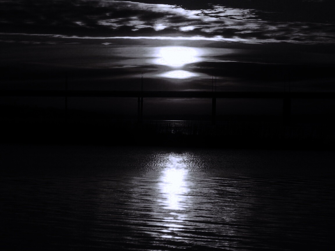 Мост на фоне заката обои