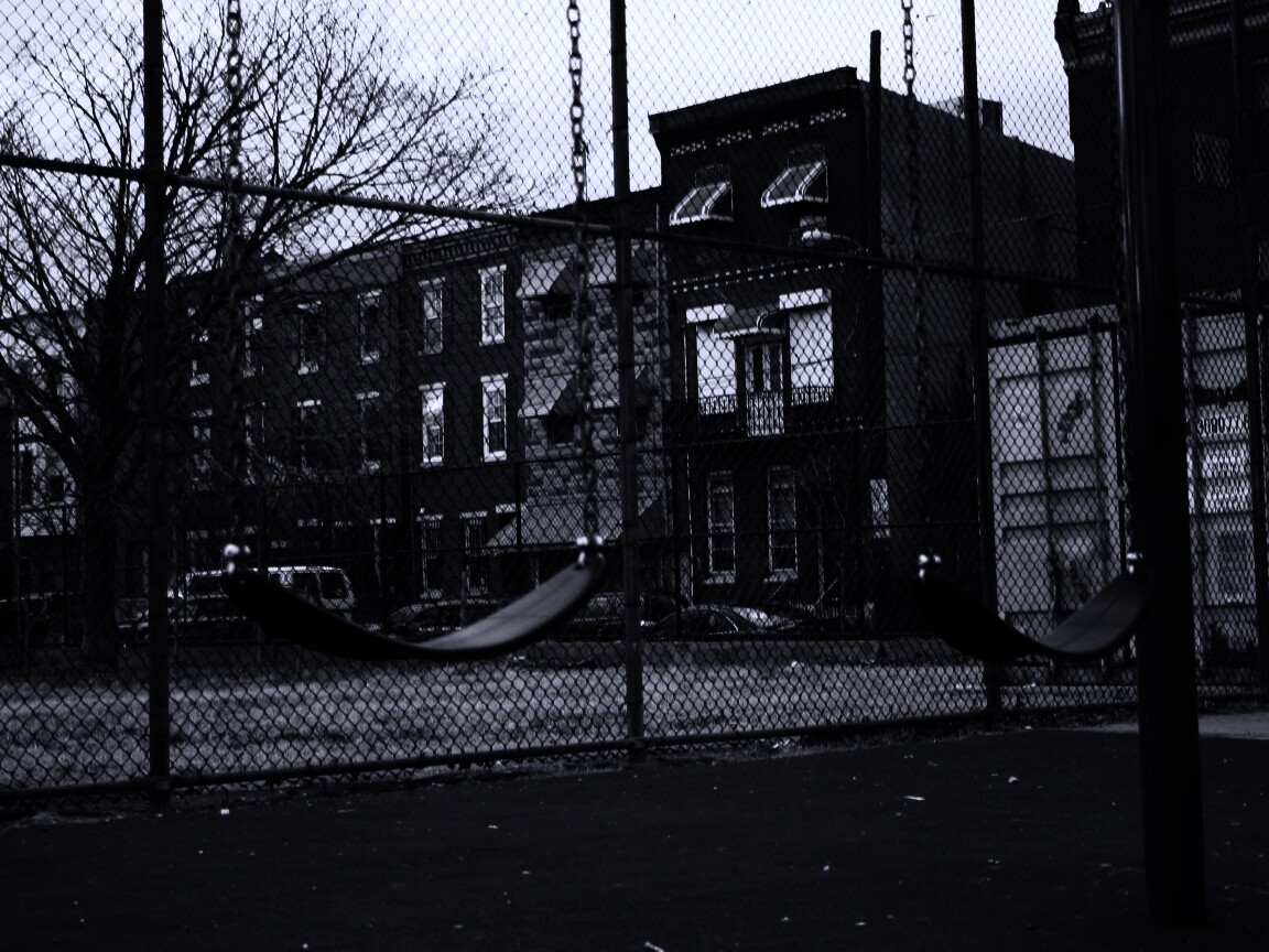 Пустые качели обои