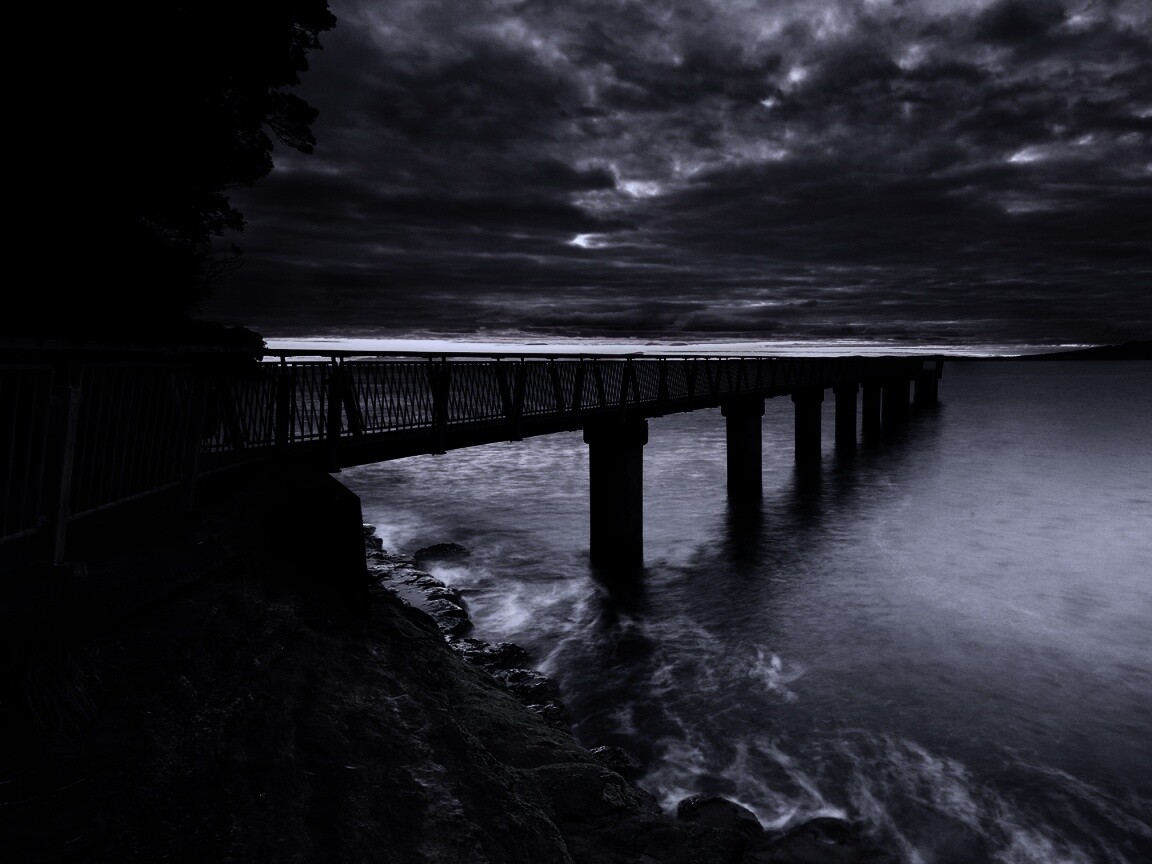 Уходящий в даль причал обои