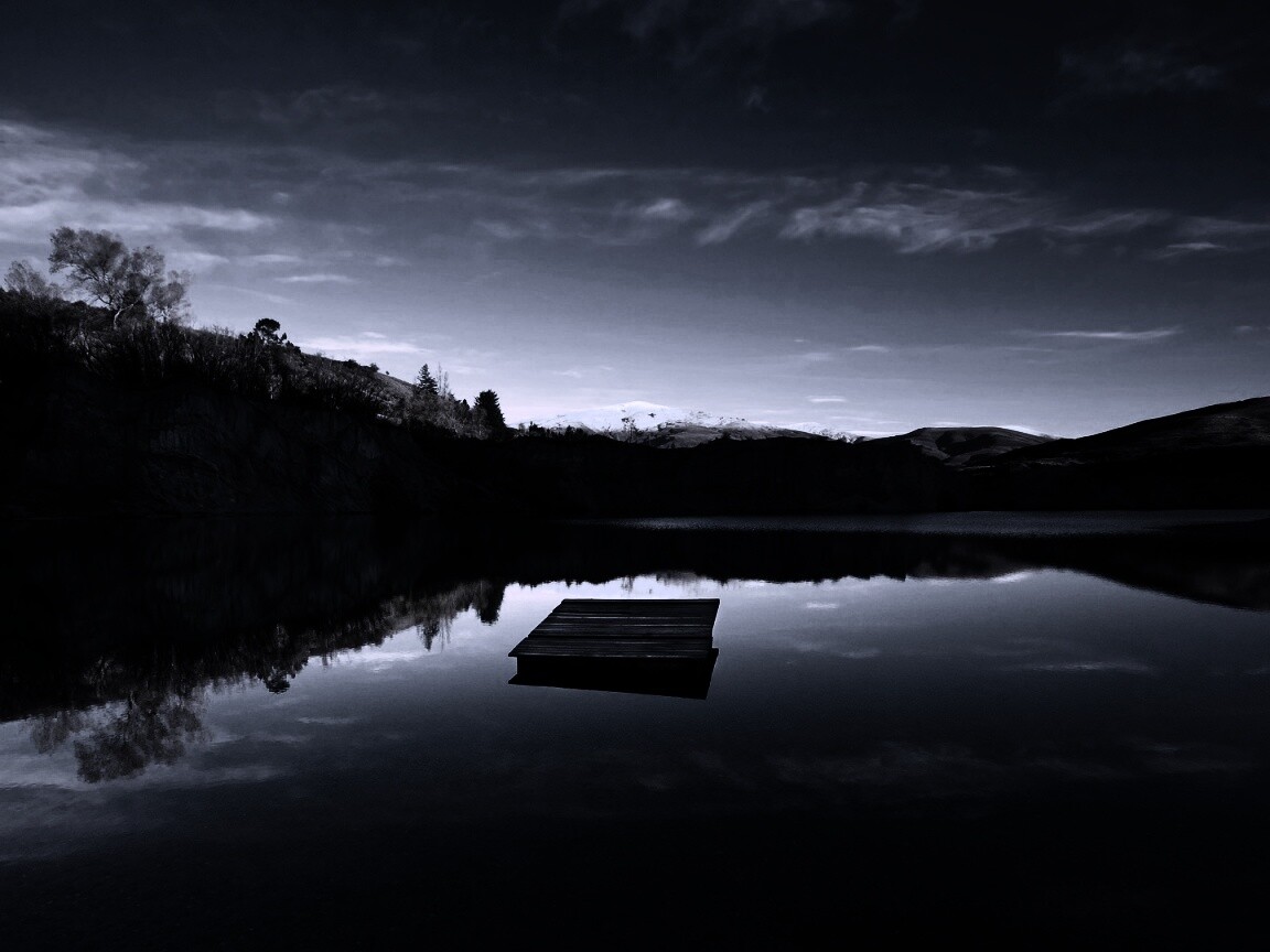 Уединенное озеро обои