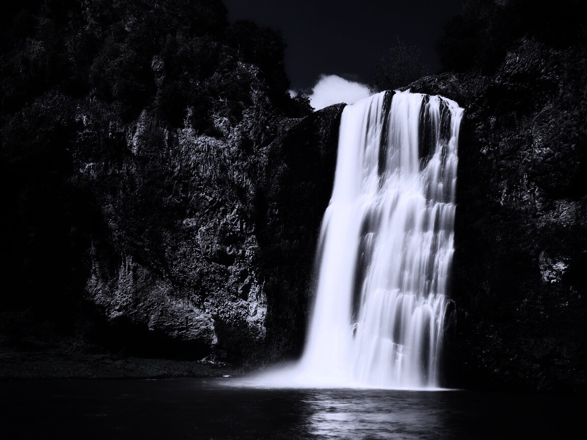 Скалистый водопад обои