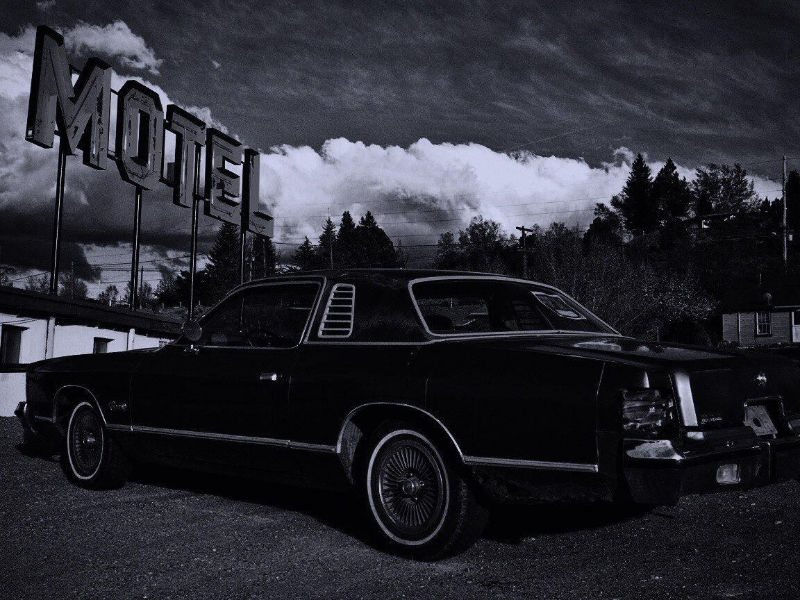 Олдскульный Dodge около мотеля обои