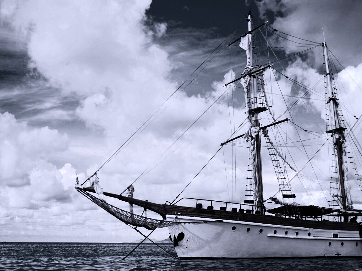 Белый парусник обои