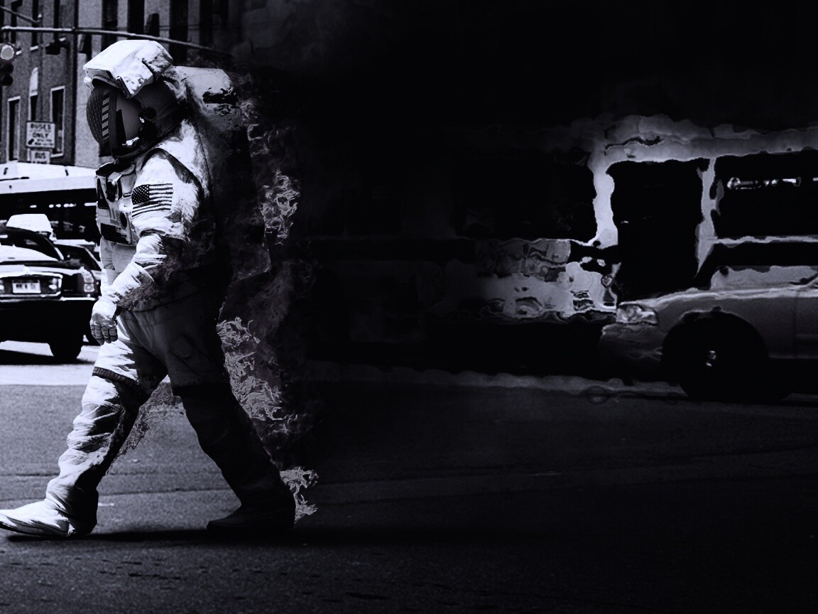 Астронавт в огне обои