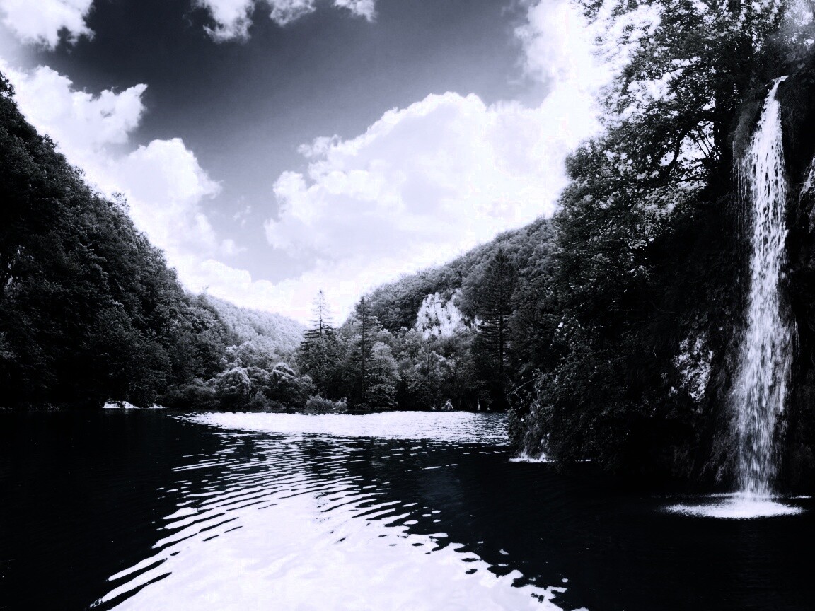 Водопад у реки обои