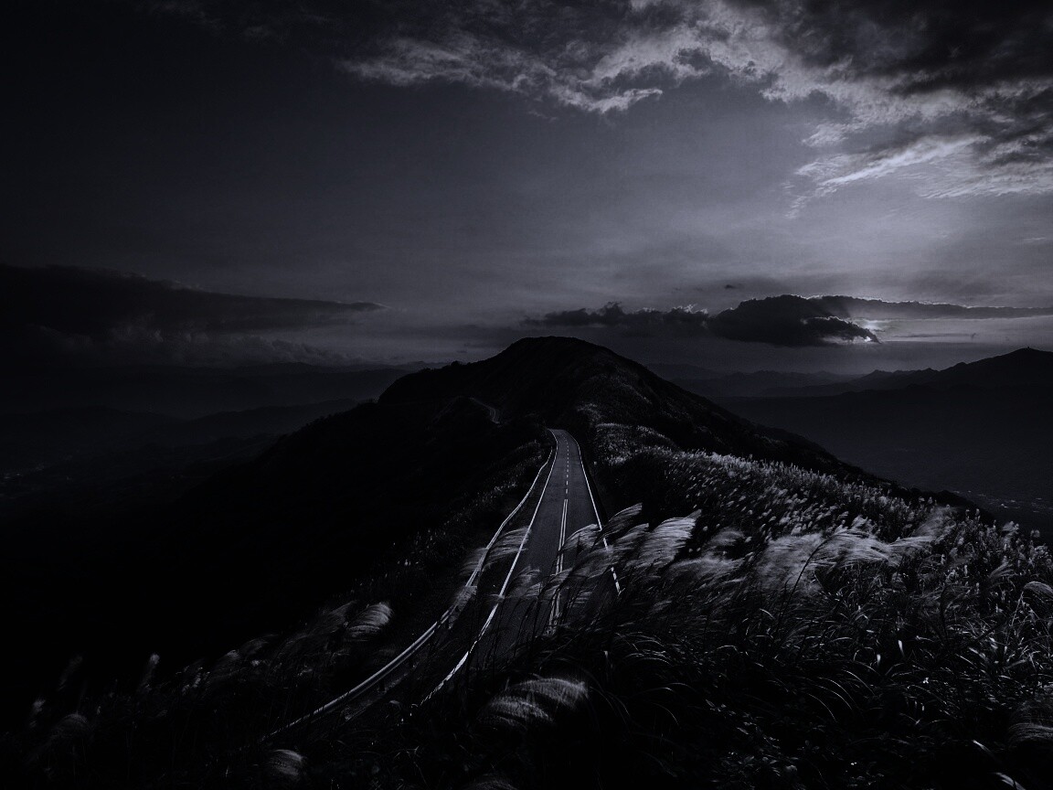 Дорога вдоль вершины холма обои