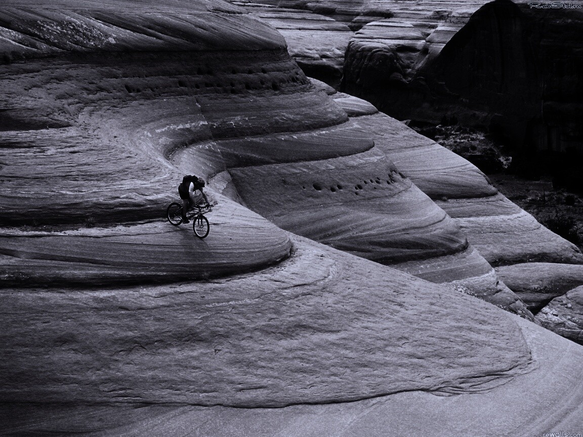 Опасный спуск на велосипеде обои