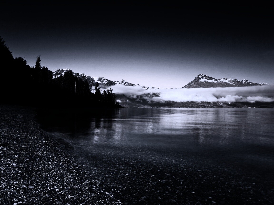 Озеро в предгорье обои