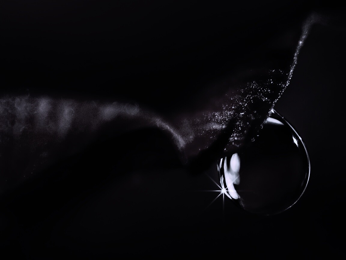 Макро капля на лепестке обои