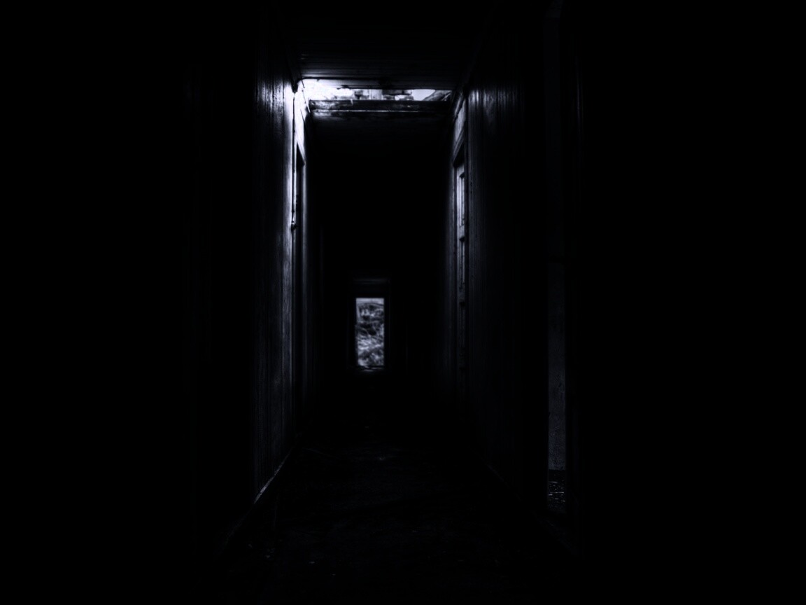 Страшный коридор обои