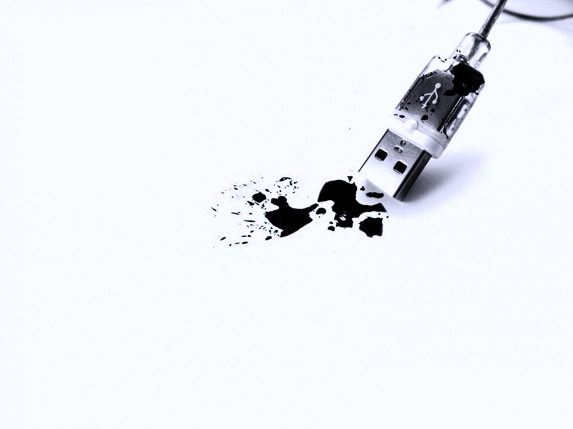 Кровавый usb обои