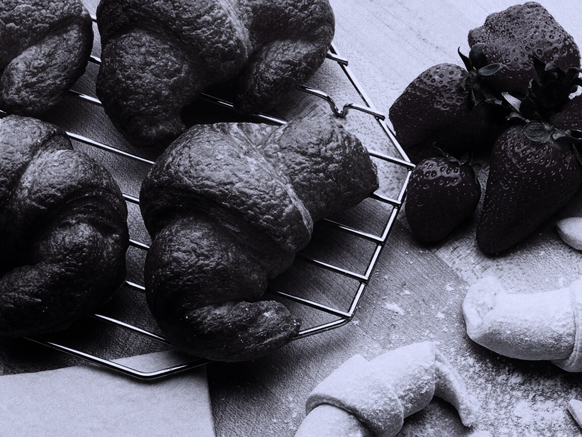Круассаны с клубникой обои