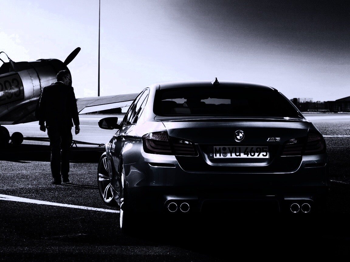 BMW F10 M5 на аэродроме обои