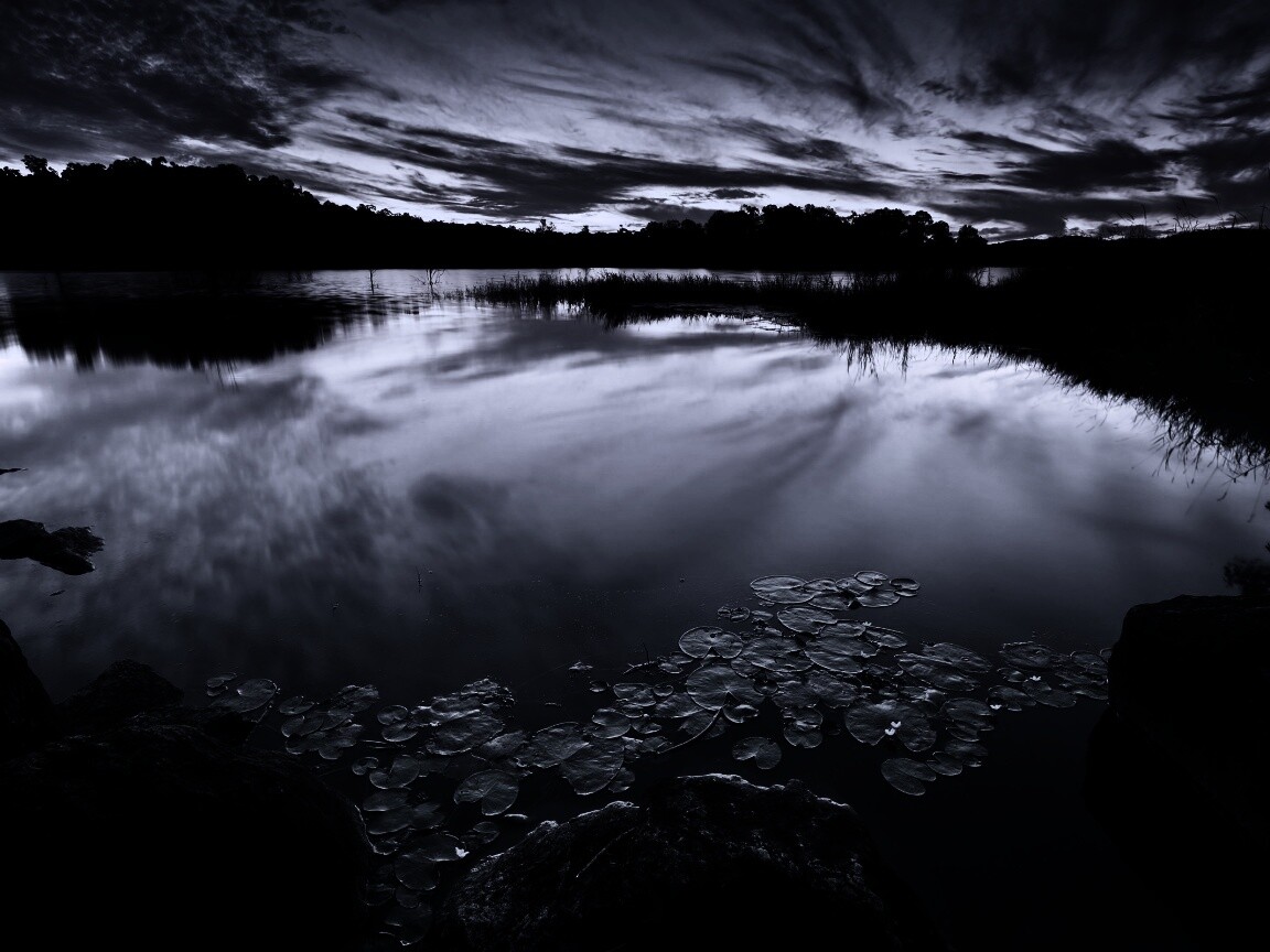 Озеро поздним вечером обои